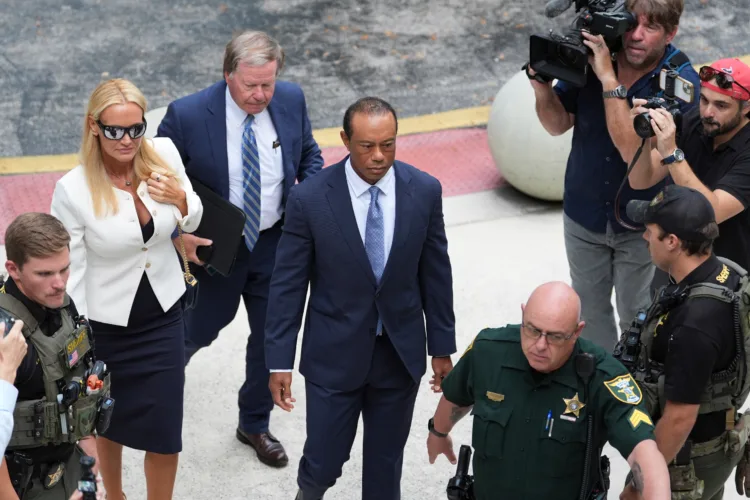 Woods pleads no contest to reckless driving charge